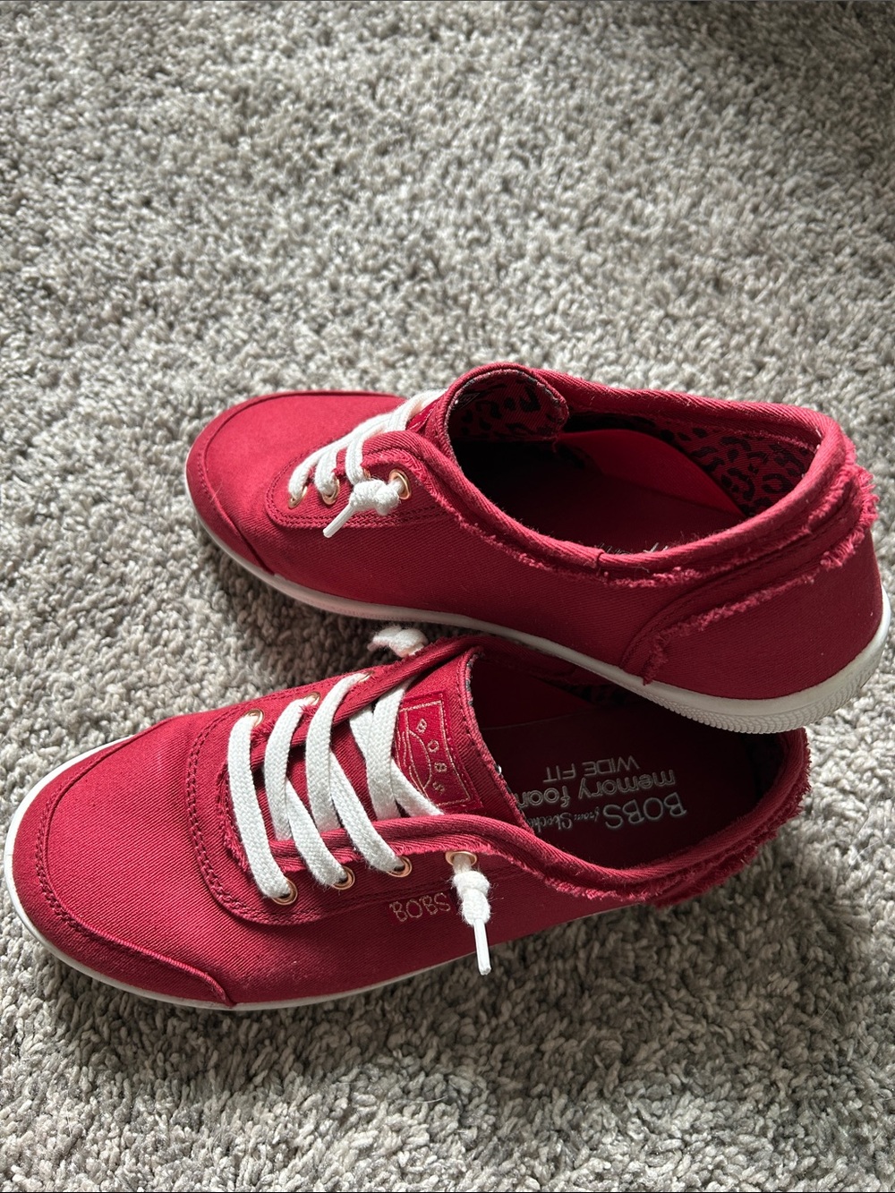 Skechers BOBS Red Canvas Women’s Slip On Canvas Sneakers with White Laces Sz 5